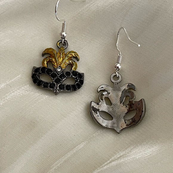 Mask Earrings - Picture 5 of 5